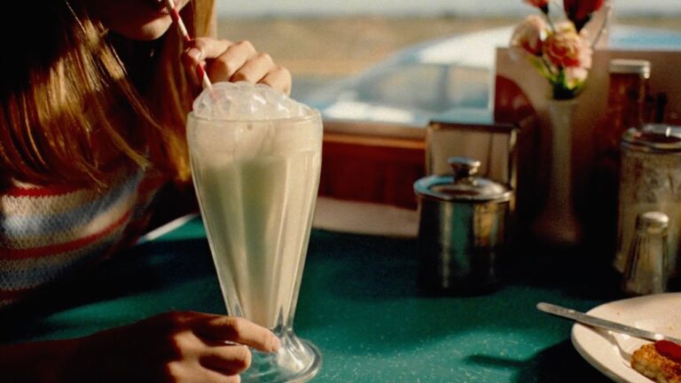 Expedia『Bubbles』